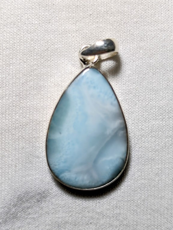 Larimar Pendant calmning, cooling to the emotional body, enhanced communication, feminine power and goddess energies 5564