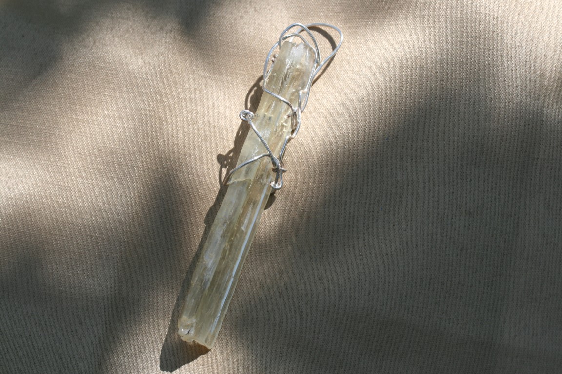 Hiddenite Pendant helps deal with addiction 5478